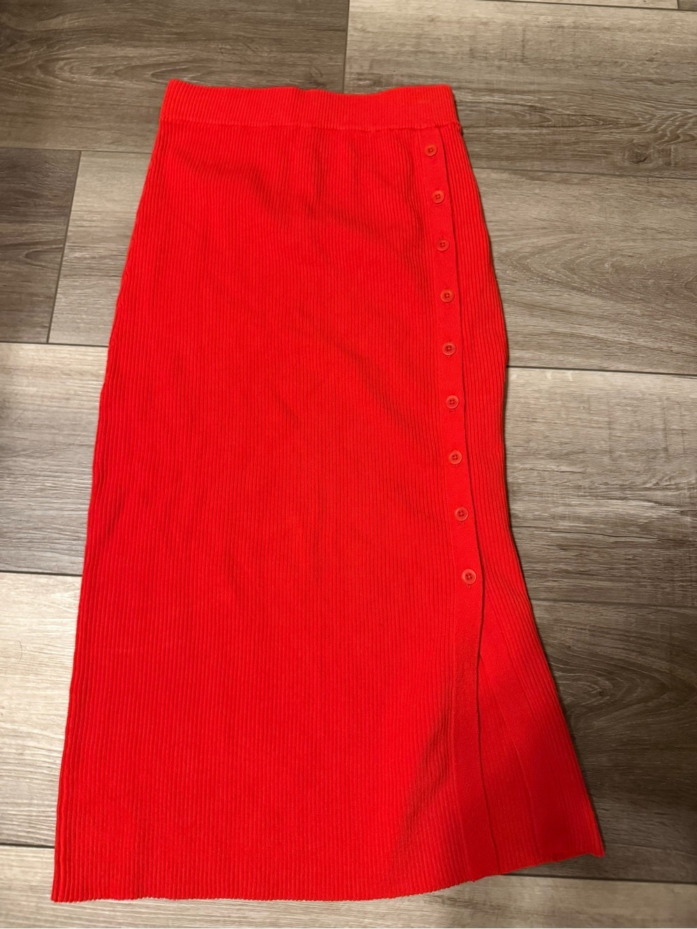 Lita by Ciara - Red Ribbed Button-Detail Midi Skirt - Picture 3 of 8
